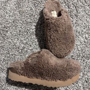 UGG Tan Fluffy Slippers
